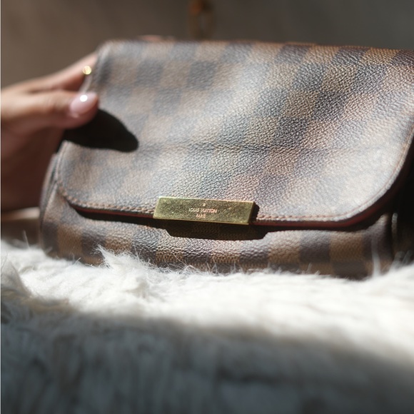 Louis Vuitton Crossbody Bag - Picture 7 of 8